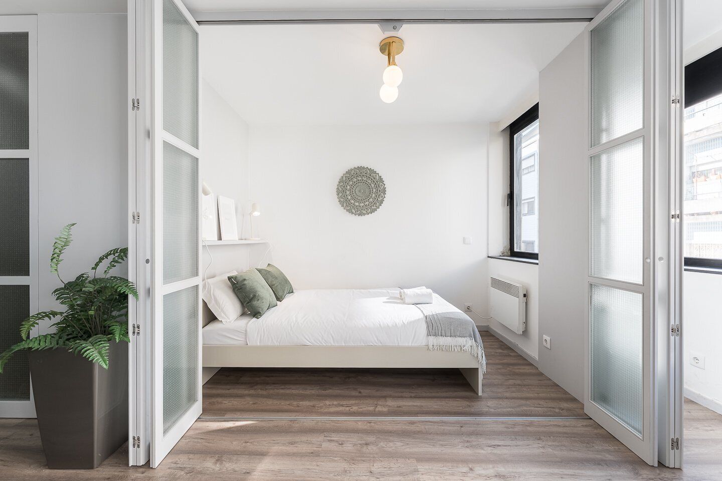 1 bedroom, iron/ironing board, internet, bed sheets