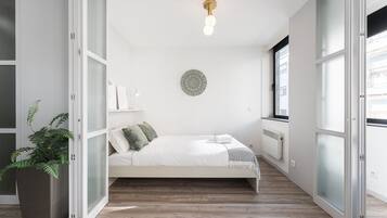 1 bedroom, iron/ironing board, internet, bed sheets