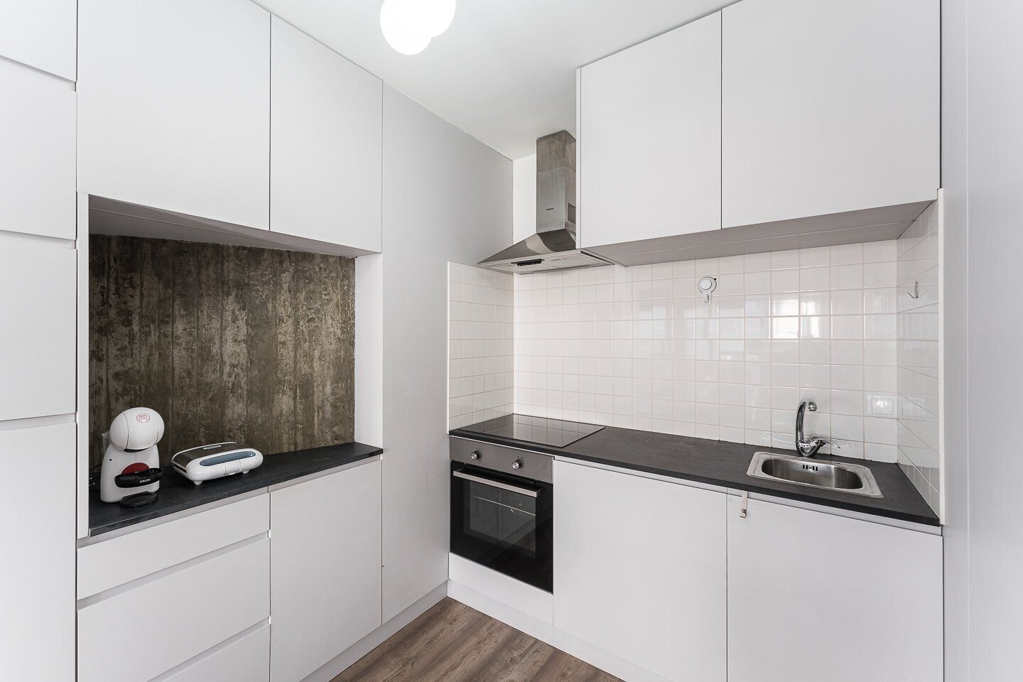 Fridge, microwave, oven, coffee/tea maker