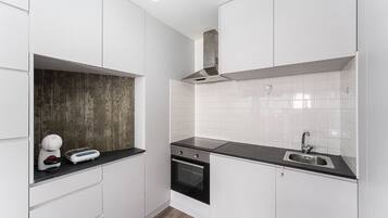 Fridge, microwave, oven, coffee/tea maker