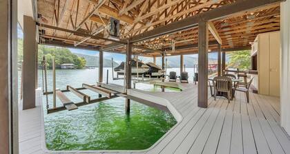 Private Dock,Indoor Pool, and Hot Tub