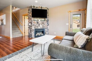 Smart TV, chimenea, videojuegos y futbolito 