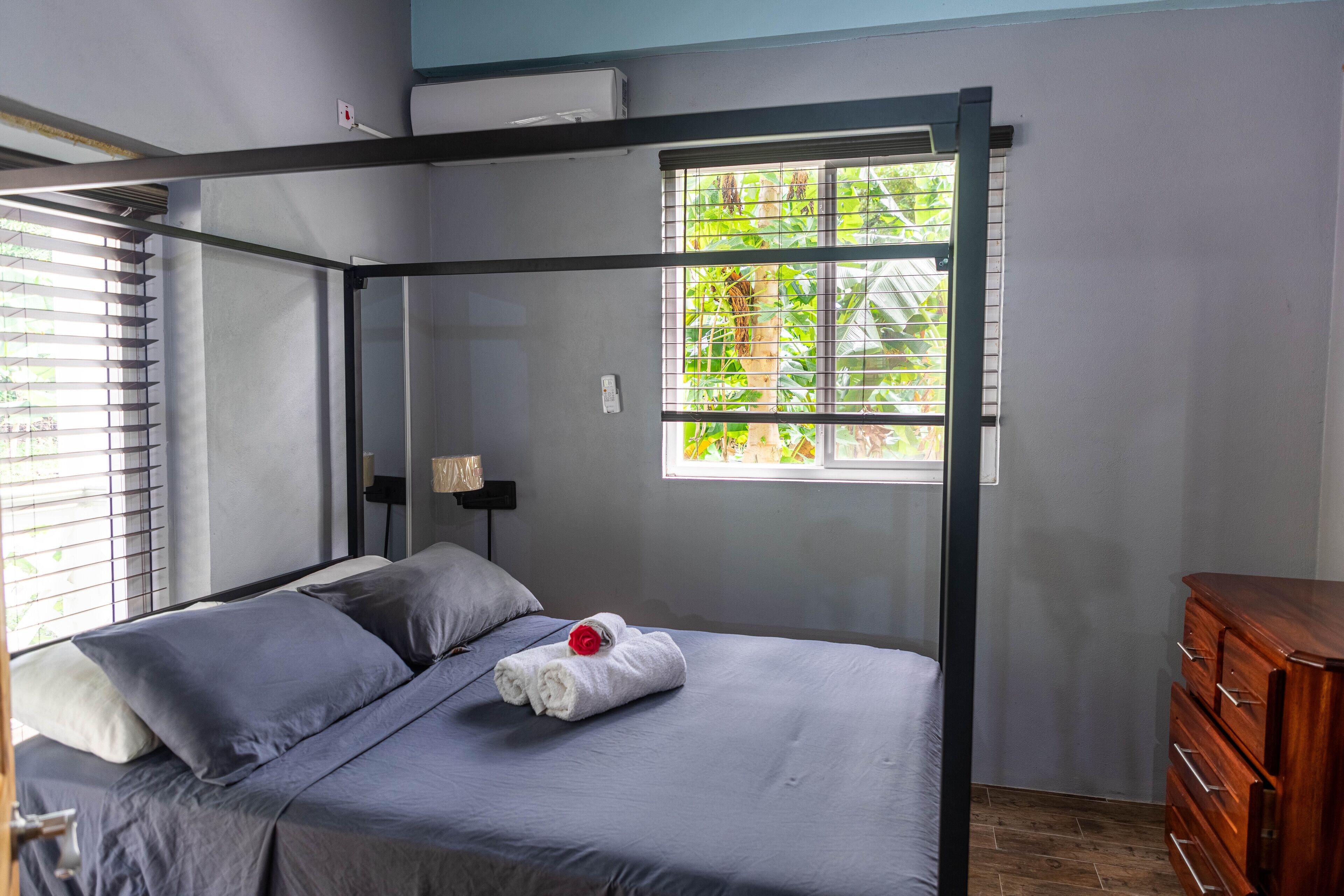 2 habitaciones, tabla de planchar con plancha y wifi gratis 