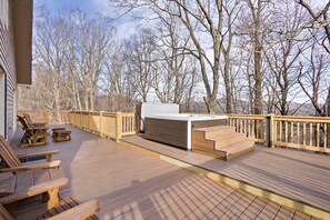 Terrace/patio - Spacious Mountain Home Near Skiing (Blowing Rock)