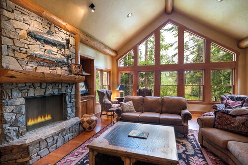 Private Waterfront Home, Wood Burning Fireplace, Swan River Summer Escape