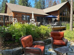 Terrace/patio - Private Waterfront Home, Wood Burning Fireplace, Swan River Summer Escape (Bigfork)