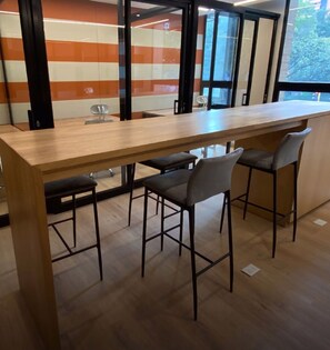 Deluxe Double Room | Living area
