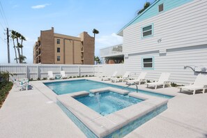 Een verwarmd zwembad