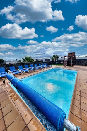 A heated pool - Villa Flavia - Private Pool, Jacuzzi, BBQ and Game Room By Lanzarote Vacation Home (Playa Blanca)