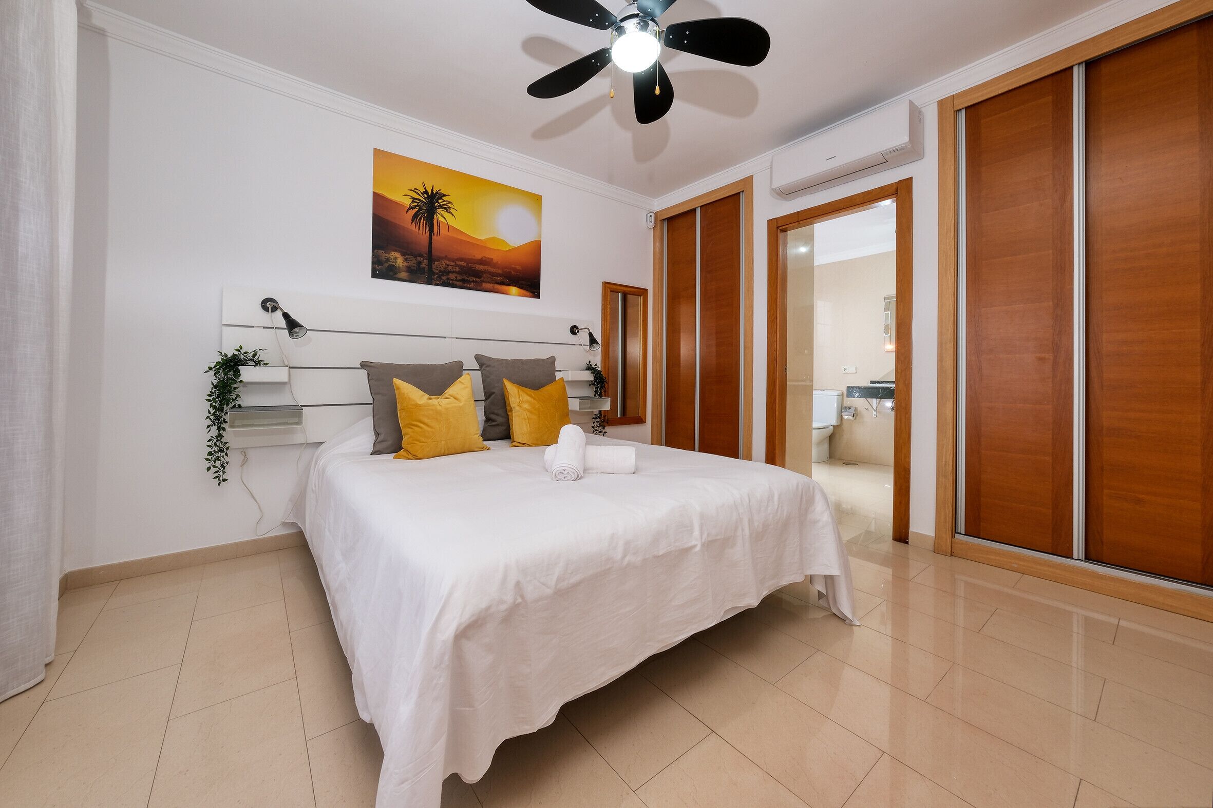 5 bedrooms, in-room safe, desk, iron/ironing board