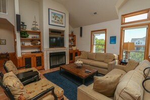 TV, DVD player, books - AAAH DA SEA - Relax in this 7BR home w/ Private Pool only 3 rows from the beach! (Corolla)