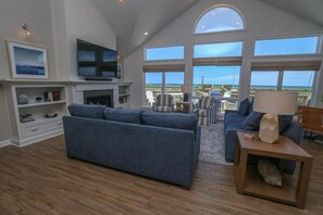 TV, fireplace