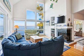 TV, fireplace, DVD player