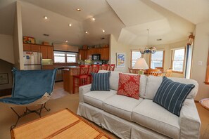 TV, peis, DVD-spiller og stereoanlegg