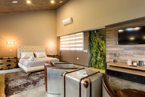 4 室のベッドルーム、セーフティボックス (室内)、デスク、アイロン / アイロン台