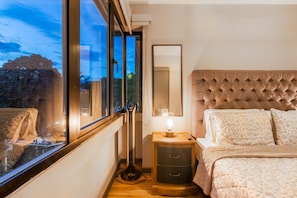 4 Schlafzimmer, Zimmersafe, Schreibtisch, Bügeleisen/Bügelbrett