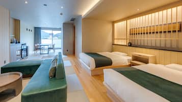 Deluxe Quadruple Room, Private Bathroom