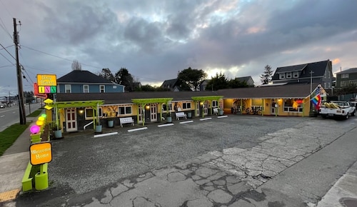 The Star Trek - USS Enterprise Room at the Itty Bitty Inn