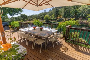 Outdoor dining - Heavenly 10 Bedroom, 8 bath Wine Country Estate on 150 Acres w/endless amenities (Pope Valley)