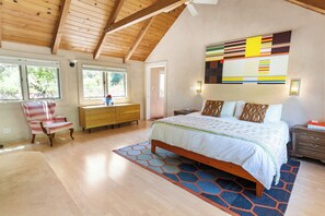 10 bedrooms, desk, iron/ironing board, travel cot - Heavenly 10 Bedroom, 8 bath Wine Country Estate on 150 Acres w/endless amenities (Pope Valley)