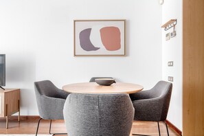 Dining - Renovated La Dreta de l'Eixample 2BR, nr R. Catalunya, by Blueground (Barcelona)