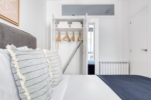 2 chambres, fer et planche à repasser, Wi-Fi, draps fournis