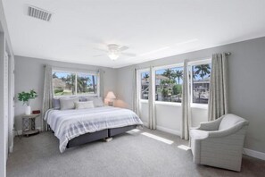 Unclassified image, 2 of 25, button