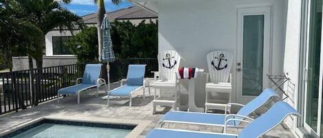 Alberca al aire libre y alberca climatizada