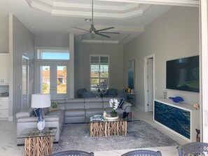 TV - Gorgeous new coastal home on water with pool (Marco Island)
