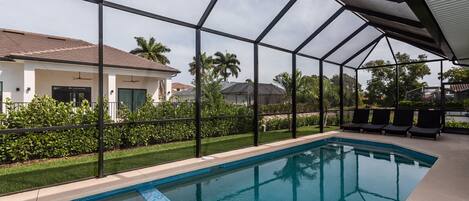 Piscine extérieure, piscine chauffée