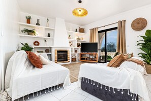 3 slaapkamers, een strijkplank/strijkijzer, reisbedje, gratis wifi