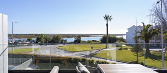 Modern Apt, overlooking the ria formosa!