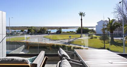 Modern Apt, overlooking the ria formosa!