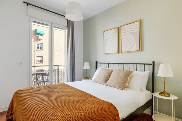 2 bedrooms, iron/ironing board, WiFi, bed sheets - Amazing 2BR in Tetuán, by Blueground (Madrid)