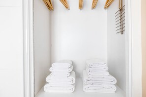 Interior - Amazing 2BR in Tetuán, by Blueground (Madrid)