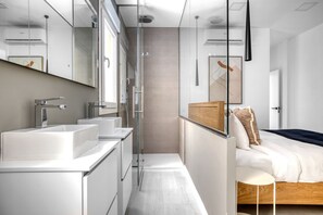 2 多间卧室、熨斗/熨衣板、WiFi、床单