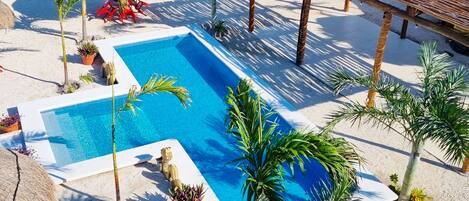 3 albercas al aire libre