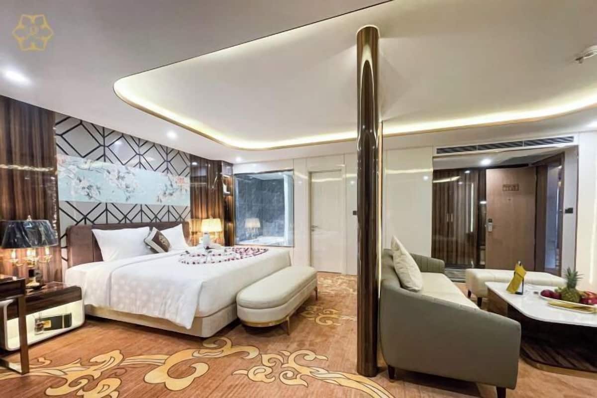 2 phòng ngủ, bộ đồ giường cao cấp, minibar, bàn