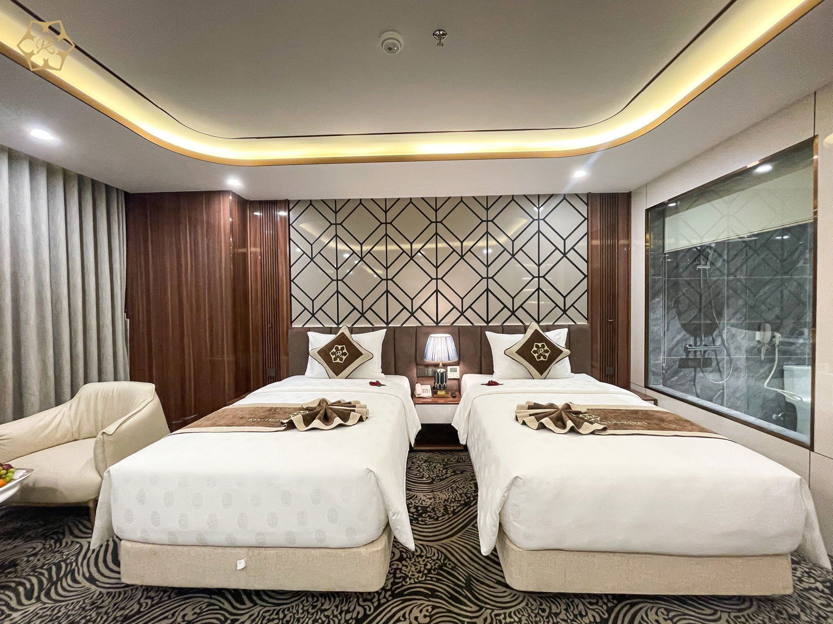 Ropa de cama de alta calidad, minibar y escritorio 