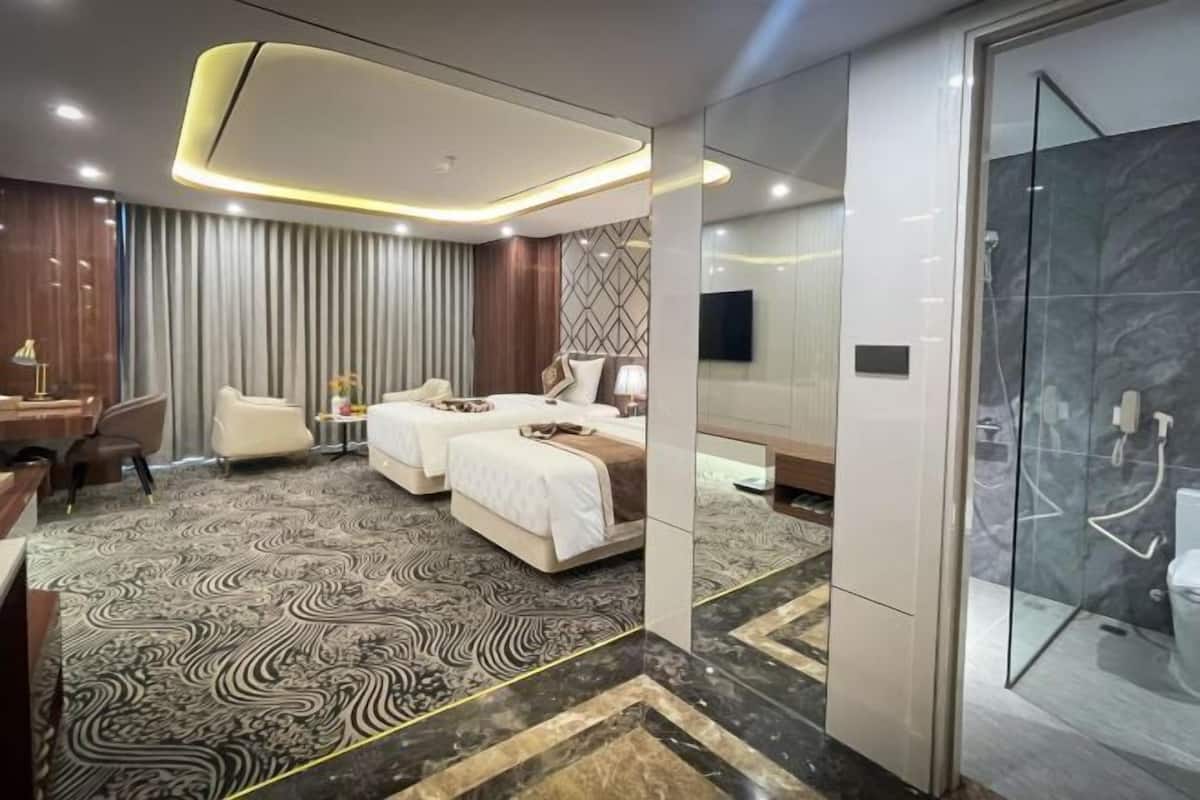 2 phòng ngủ, bộ đồ giường cao cấp, minibar, bàn