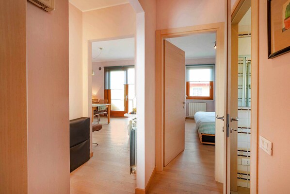 2 habitaciones, tabla de planchar con plancha y wifi gratis 