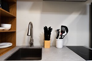 Apartment | Private kitchen | Fridge, microwave, stovetop, dishwasher - Miami Vibes in East Little Havana (Miami)