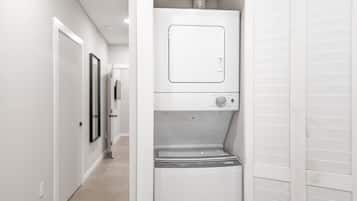 Apartment | Bathroom | Shower, free toiletries, hair dryer, towels