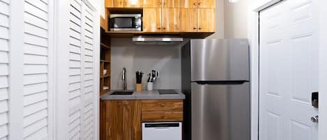 Apartment | Private kitchen | Fridge, microwave, stovetop, dishwasher