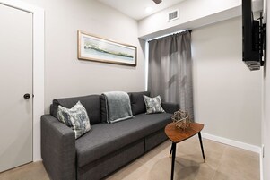 Apart Daire | Oturma alanı | Dijital TV kanalları bulunan 40 inç akıllı televizyon, televizyon 