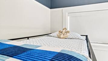 2 bedrooms, desk, iron/ironing board, free WiFi