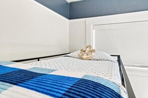 2 bedrooms, desk, iron/ironing board, free WiFi - South Park Retreat-Kid and Pet friendly! (San Diego)