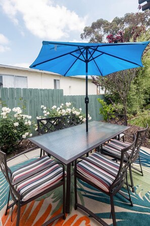 Outdoor dining - South Park Retreat-Kid and Pet friendly! (San Diego)
