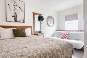 2 Schlafzimmer, Schreibtisch, Bügeleisen/Bügelbrett, Reisekinderbett