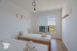 2 室のベッドルーム、アイロン / アイロン台、WiFi (無料)、ベッドシーツ